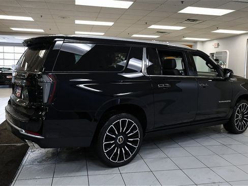 New 2026 Chevrolet Suburban High Country image 6