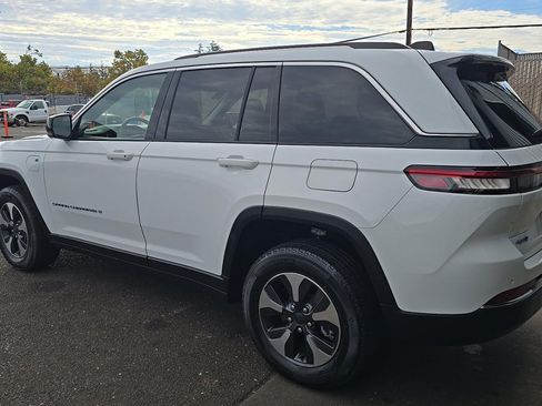 Used 2022 Jeep Grand Cherokee Limited 4xe w/ Luxury Tech Group II AWD/4WD image 8