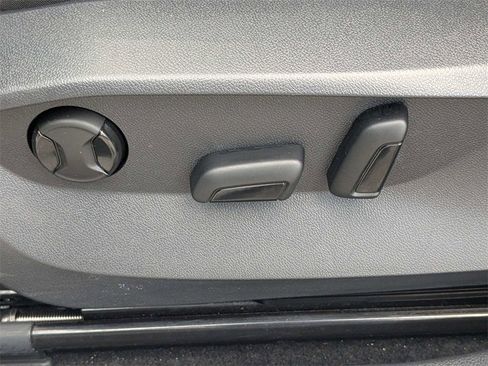 Used 2024 Volkswagen Taos SE image 20