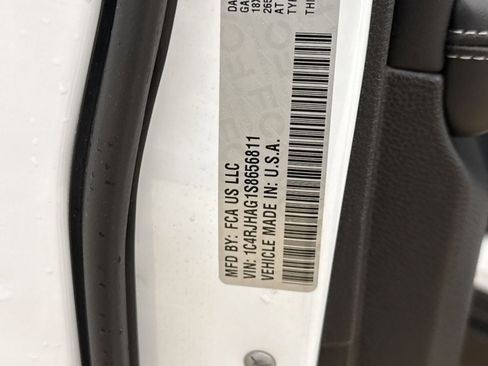 Used 2025 Jeep Grand Cherokee Altitude AWD/4WD image 37