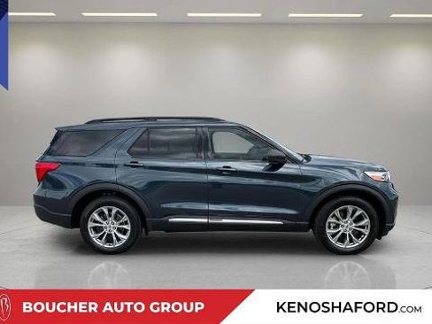 Certified 2018 Ford Explorer XLT w/ Equipment Group 202A AWD/4WD image 4