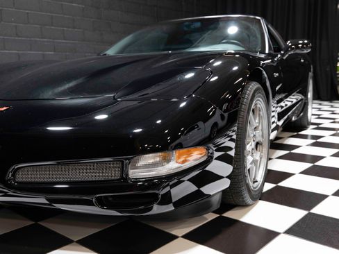 Used 2002 Chevrolet Corvette Z06 w/ Memory Pkg image 8