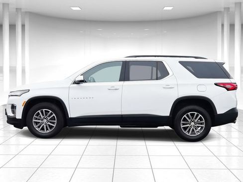 Used 2023 Chevrolet Traverse LT image 2