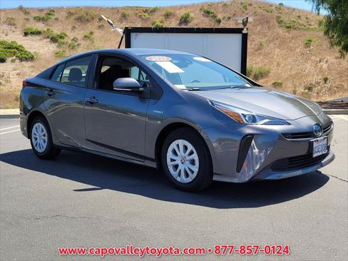 Certified 2022 Toyota Prius LE FWD image 6