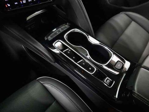 Used 2023 Buick Envision Essence image 30