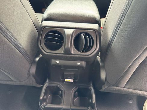 Used 2023 Jeep Wrangler Unlimited Rubicon image 29