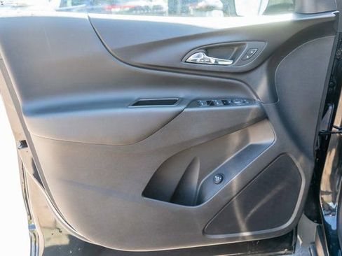 Used 2024 Chevrolet Equinox LT FWD image 17