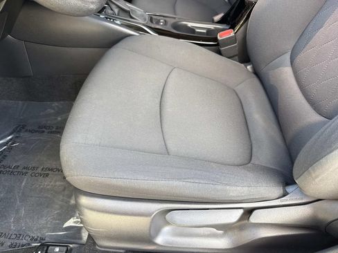 Used 2021 Toyota Corolla LE FWD image 25