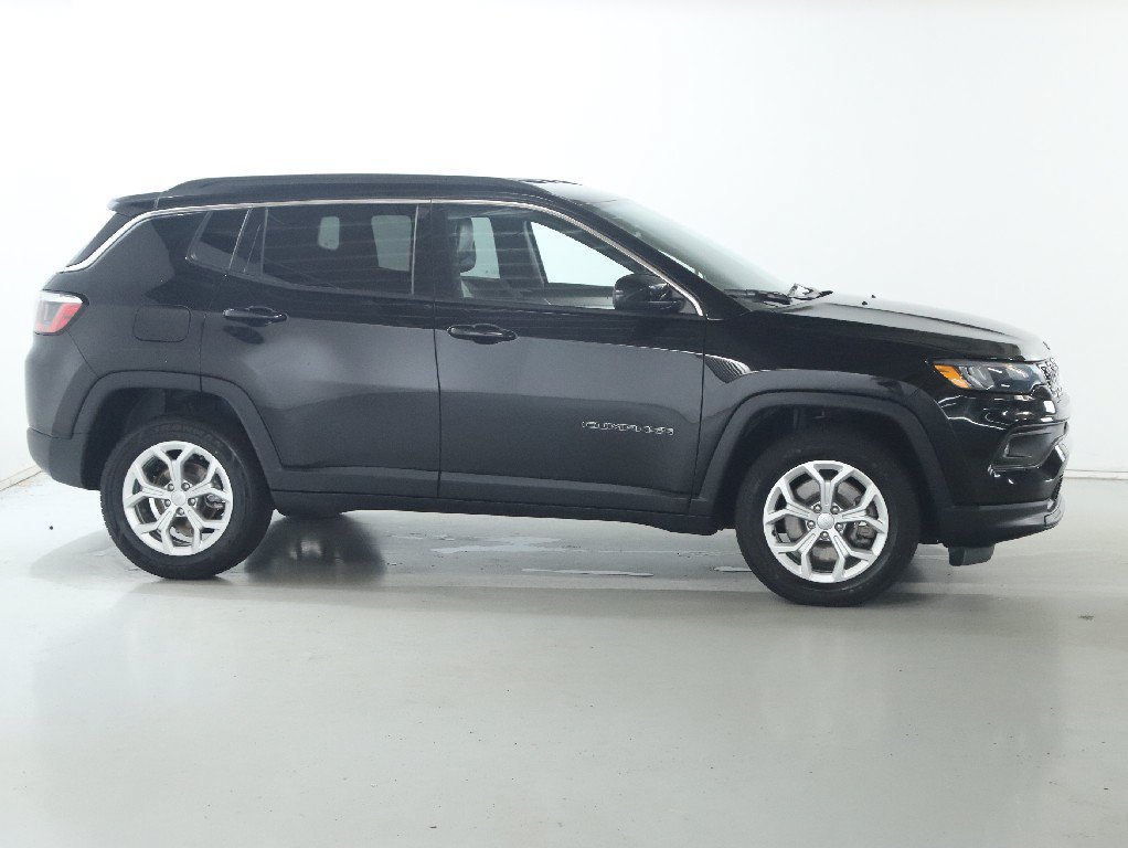 Used 2024 Jeep Compass Latitude AWD/4WD image 12