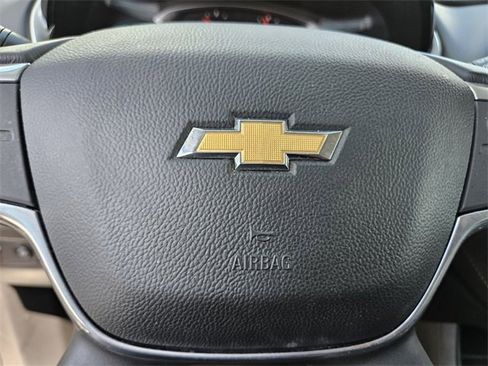 Used 2021 Chevrolet Traverse LT image 24
