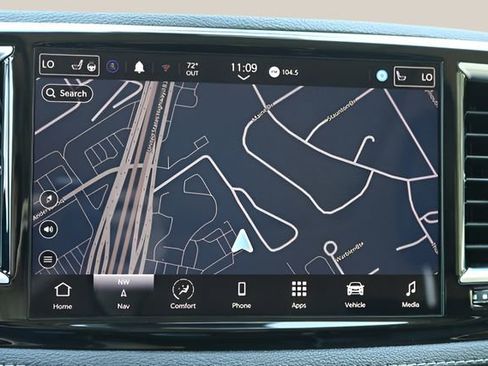 Used 2023 Chrysler Pacifica Limited image 25