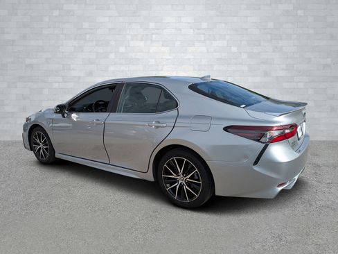 Used 2021 Toyota Camry SE image 7