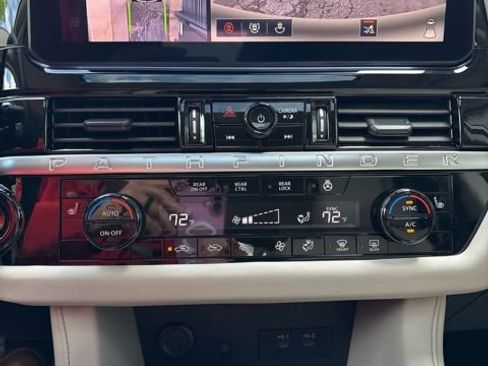 Used 2026 Nissan Pathfinder SL w/ SL Premium Package AWD/4WD image 10