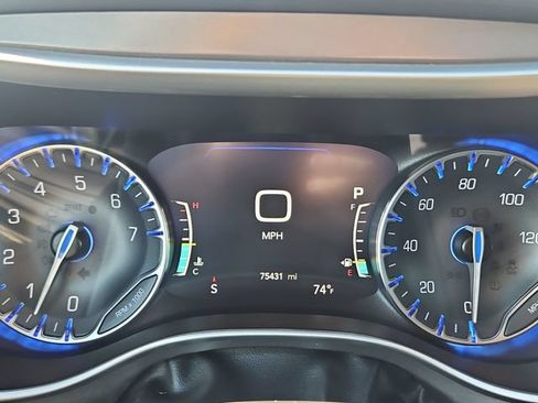 Used 2023 Chrysler Pacifica Touring-L FWD image 15