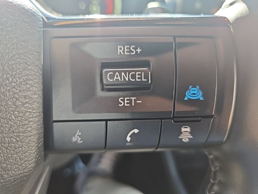 Used 2025 Nissan Rogue Platinum AWD/4WD image 16