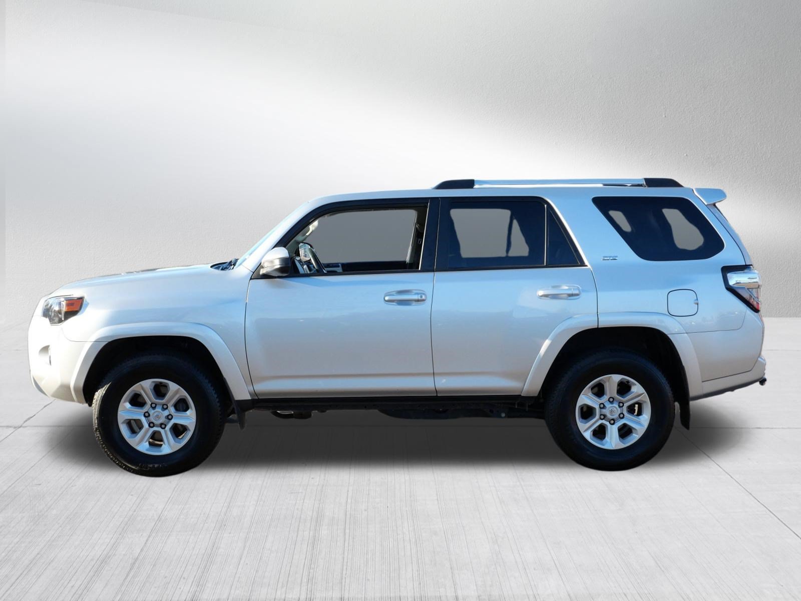 Used 2023 Toyota 4Runner SR5 AWD/4WD image 4