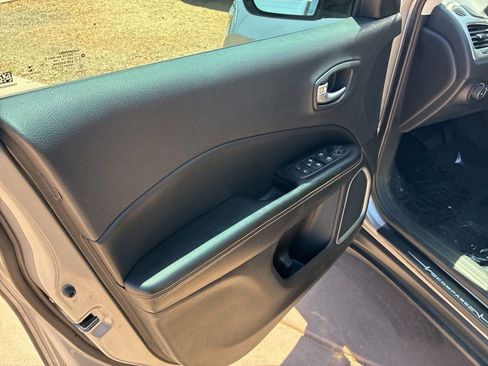 Used 2019 Jeep Compass Latitude w/ Popular Equipment Group FWD image 21