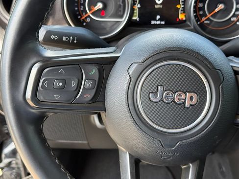 Used 2021 Jeep Gladiator Sport AWD/4WD image 16