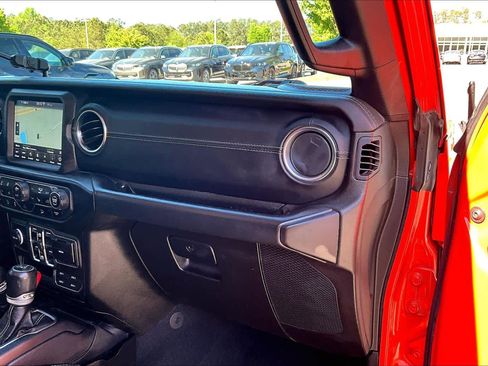 Used 2020 Jeep Wrangler Unlimited Sahara AWD/4WD image 18