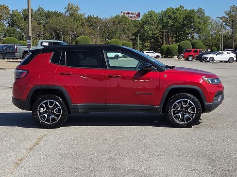Used 2025 Jeep Compass Trailhawk AWD/4WD image 6