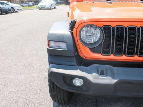 Used 2025 Jeep Wrangler Unlimited Sport AWD/4WD image 36
