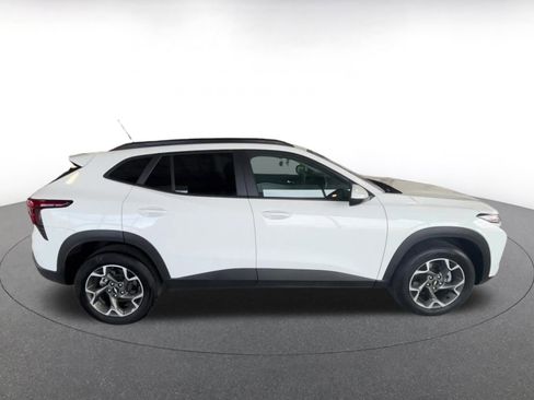Used 2025 Chevrolet Trax LT image 16