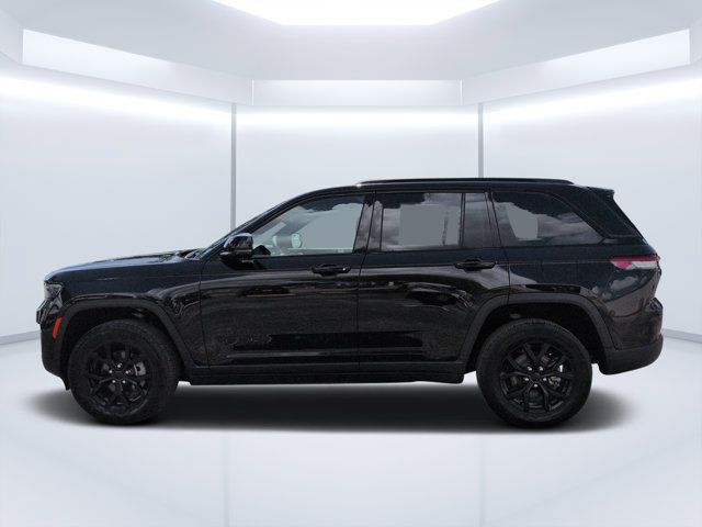 Used 2024 Jeep Grand Cherokee Altitude AWD/4WD image 6