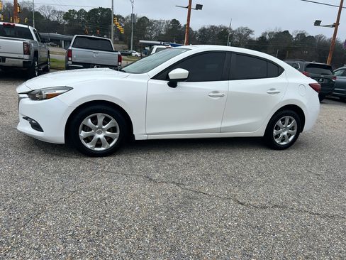 Used 2018 MAZDA MAZDA3 Sport image 10