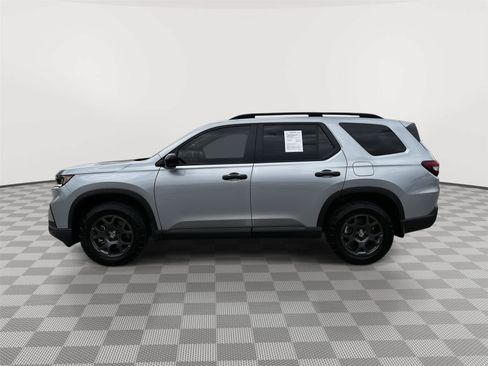 Certified 2025 Honda Pilot TrailSport image 3