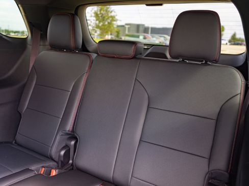 Used 2026 Chevrolet Traverse RS FWD image 23