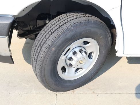 New 2026 Chevrolet Express 2500 w/ Enhanced Convenience Package RWD image 30