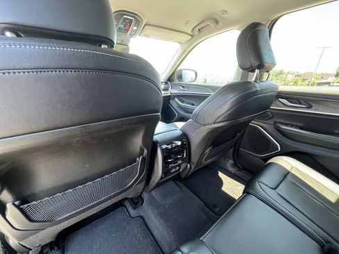 Used 2022 Jeep Grand Cherokee L Limited RWD image 32