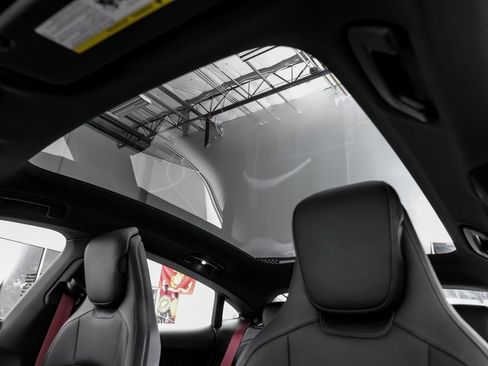 Used 2022 Porsche Taycan image 5