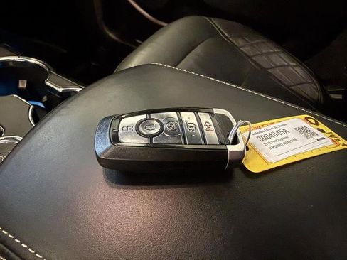 Certified 2019 Ford Explorer Platinum image 32