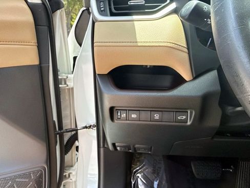 Used 2019 Toyota RAV4 Limited w/ Advanced Technology Package AWD/4WD image 32