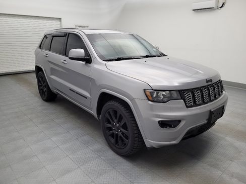 Used 2019 Jeep Grand Cherokee Altitude image 11