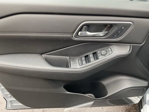 New 2026 Nissan Rogue Platinum image 11