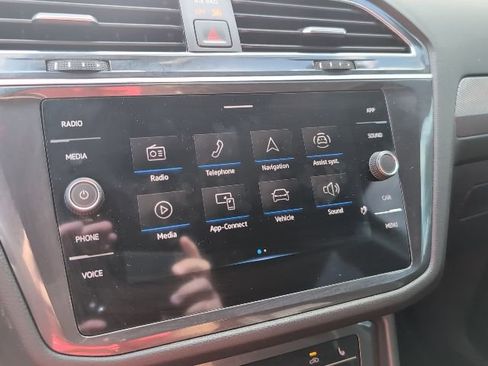 Used 2023 Volkswagen Tiguan SE R-Line image 17