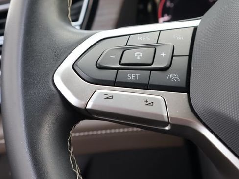 Used 2024 Volkswagen Atlas SEL AWD/4WD image 25