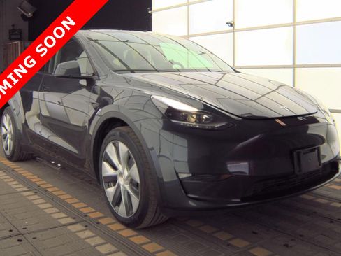 Used 2024 Tesla Model Y Long Range image 3