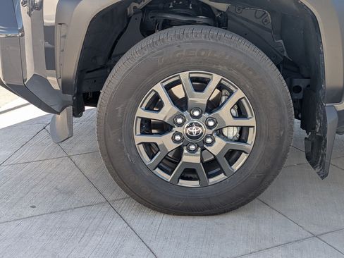 Used 2025 Toyota 4Runner SR5 AWD/4WD image 11