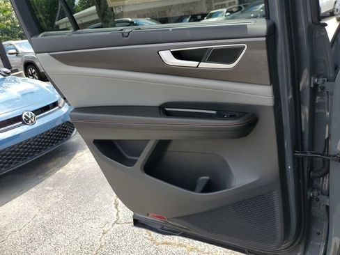 Certified 2025 Volkswagen Atlas Peak Edition SE AWD/4WD image 19