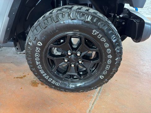 Used 2023 Jeep Wrangler Unlimited w/ Cold Weather Group image 10