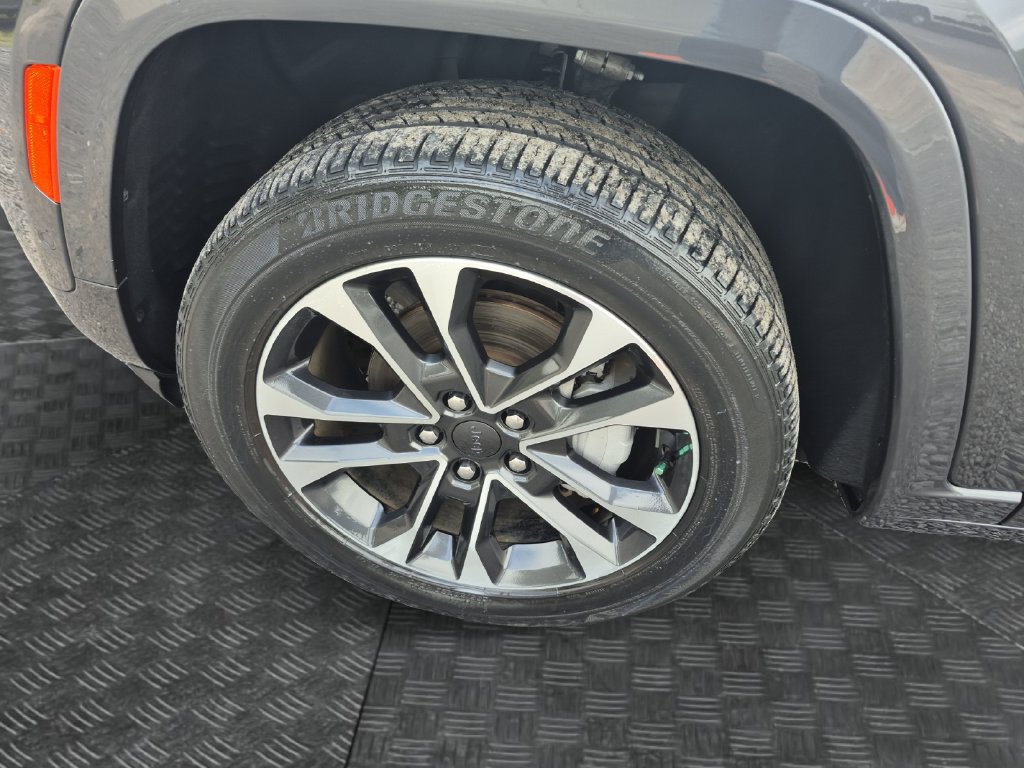 Used 2023 Jeep Grand Cherokee Overland RWD image 14