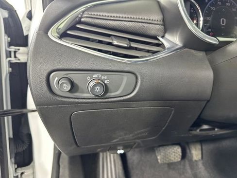 Used 2022 Chevrolet Malibu Premier image 19