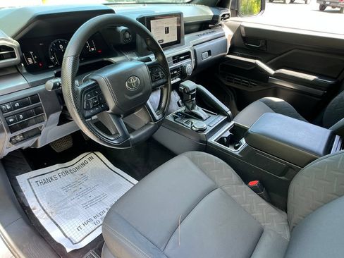 Used 2025 Toyota Tacoma SR5 AWD/4WD image 10