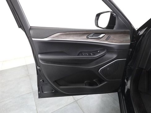 New 2026 Jeep Grand Cherokee Limited image 8