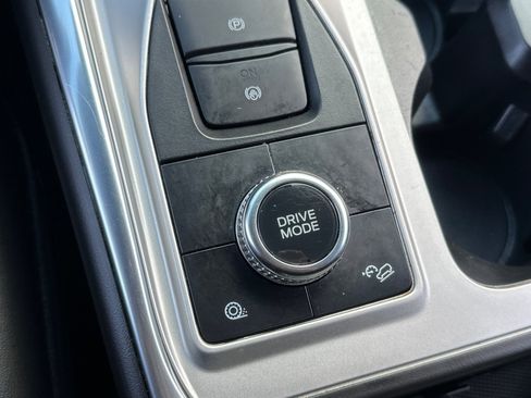 Used 2022 Ford Explorer XLT w/ Equipment Group 202A image 28