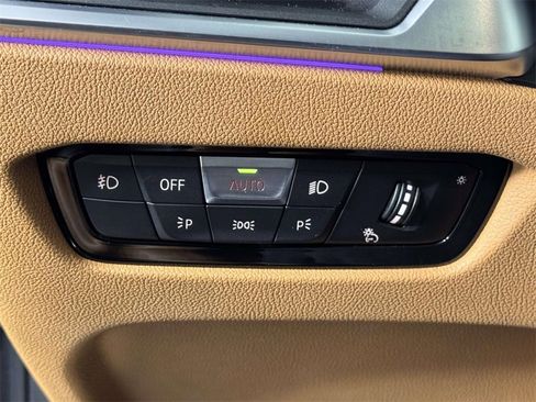 Used 2022 BMW 330i xDrive Sedan w/ M Sport Package image 19