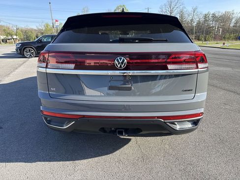Used 2025 Volkswagen Atlas Cross Sport SE w/ Black Wheel Package AWD/4WD image 5